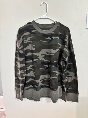 Time and Tru Olive Green Camo Crewneck Sweatshirt